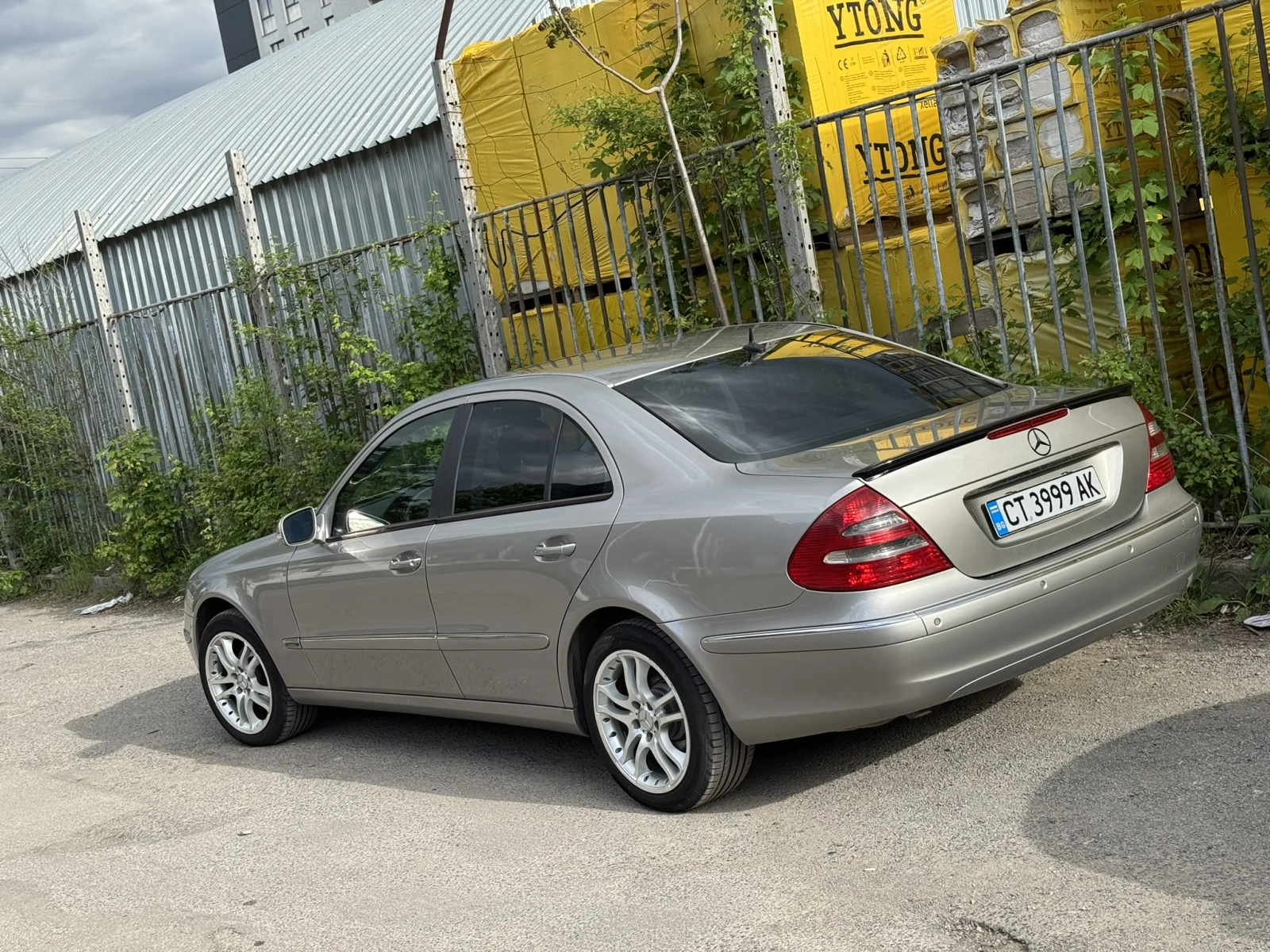Mercedes-Benz E 220  - изображение 9