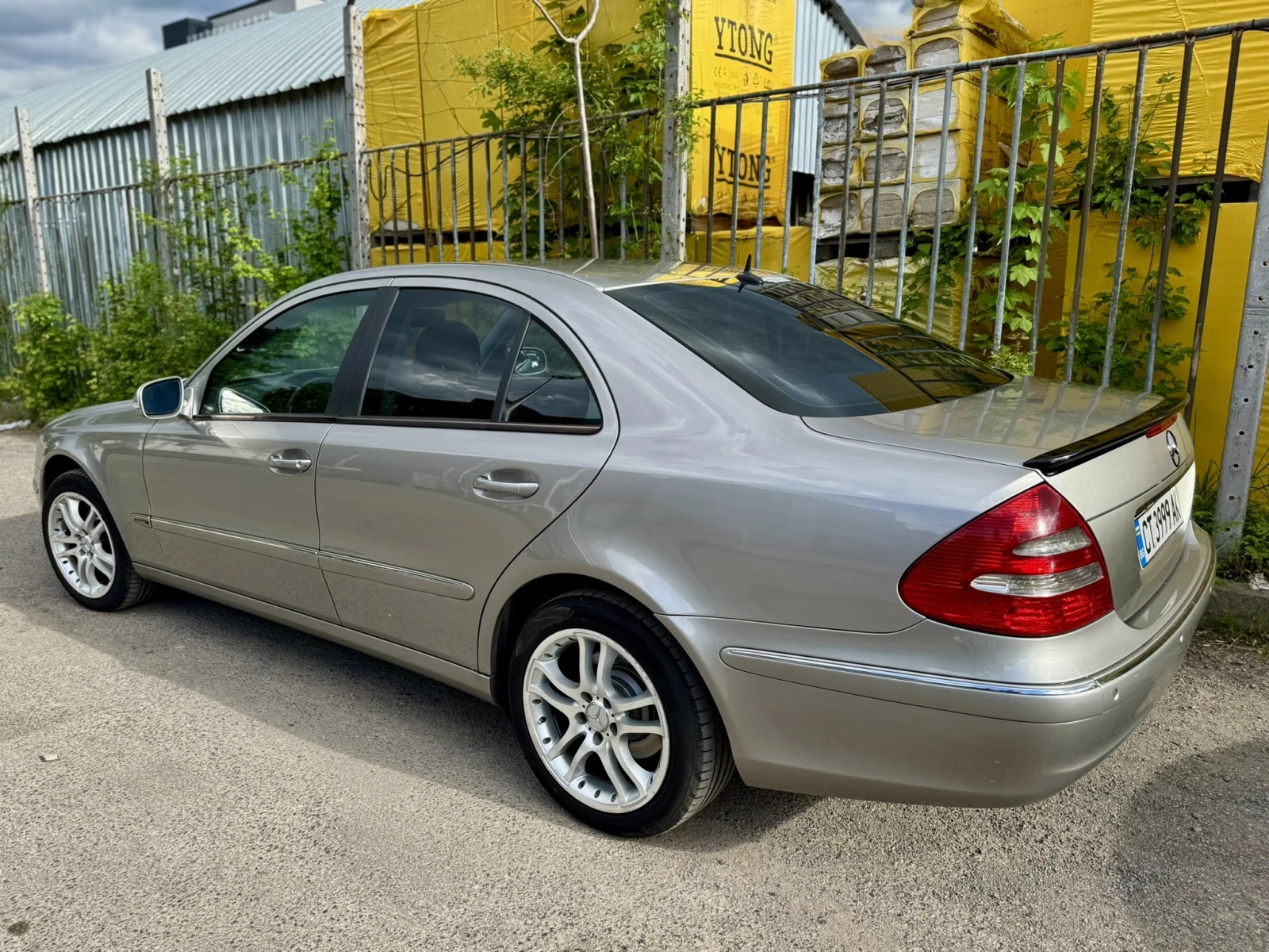 Mercedes-Benz E 220  - изображение 8