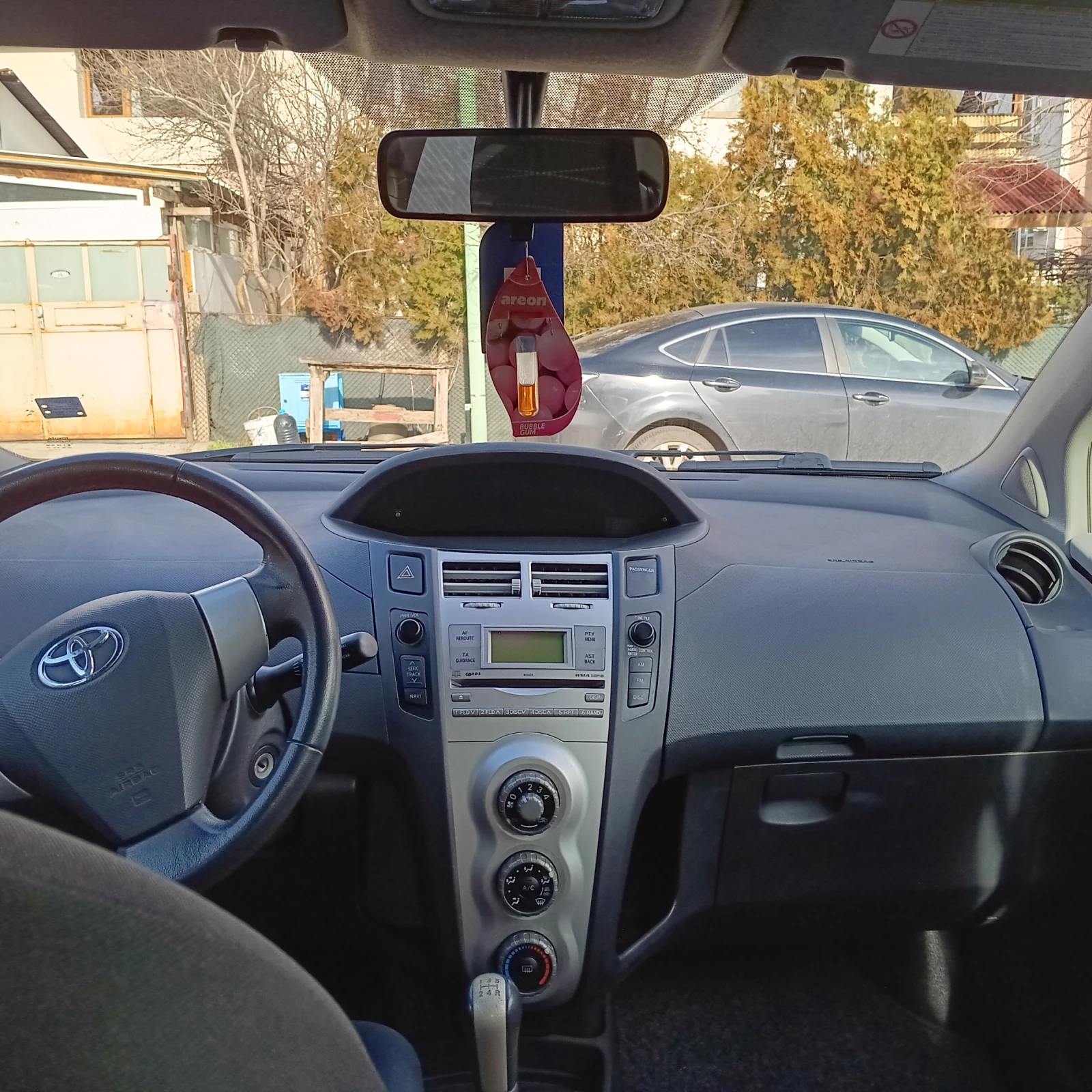 Toyota Yaris 1.3  - изображение 5