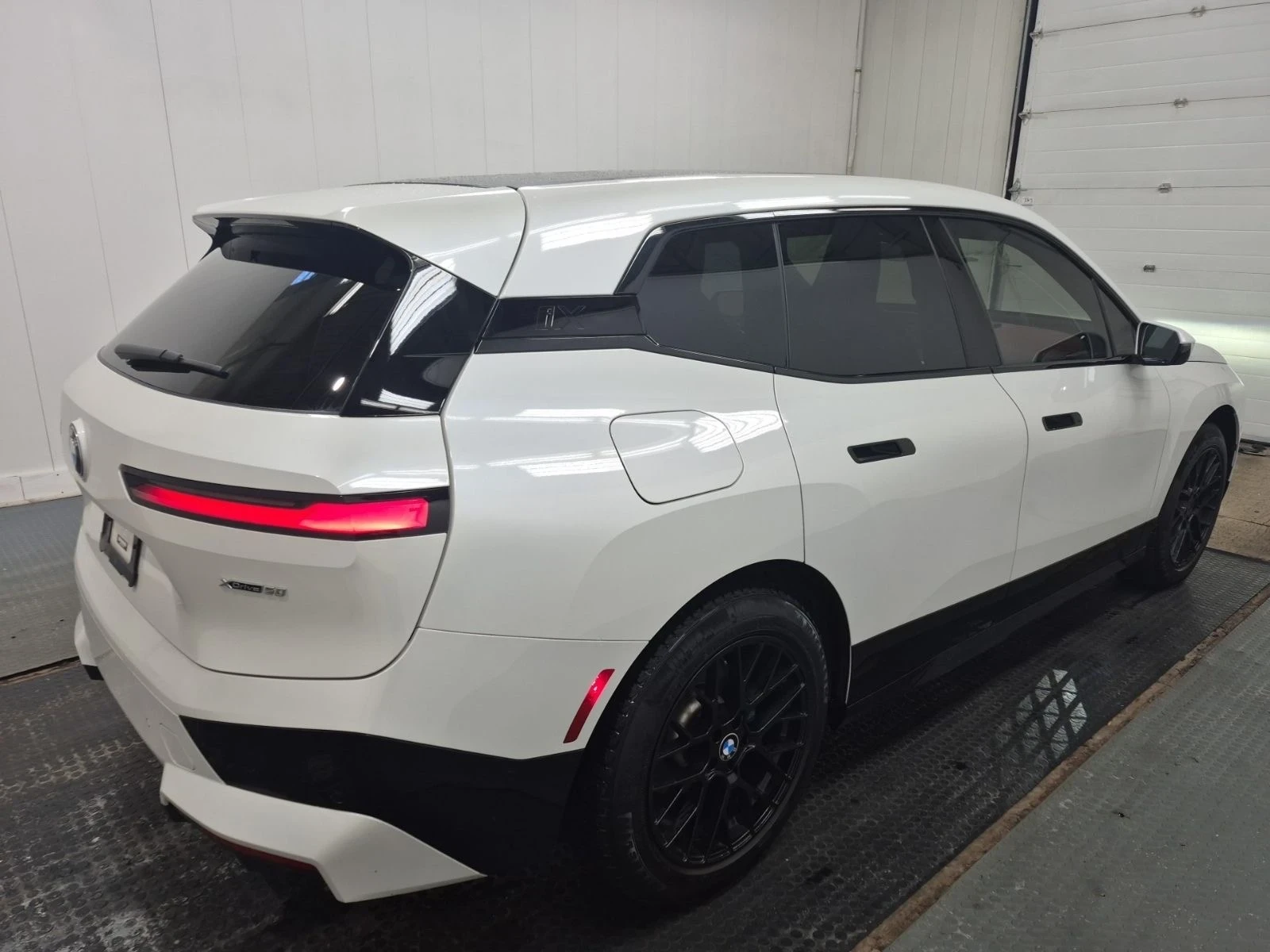 BMW iX Xdrive50* Harman/Kardon* 360View* CarPlay* Adaptiv - изображение 6