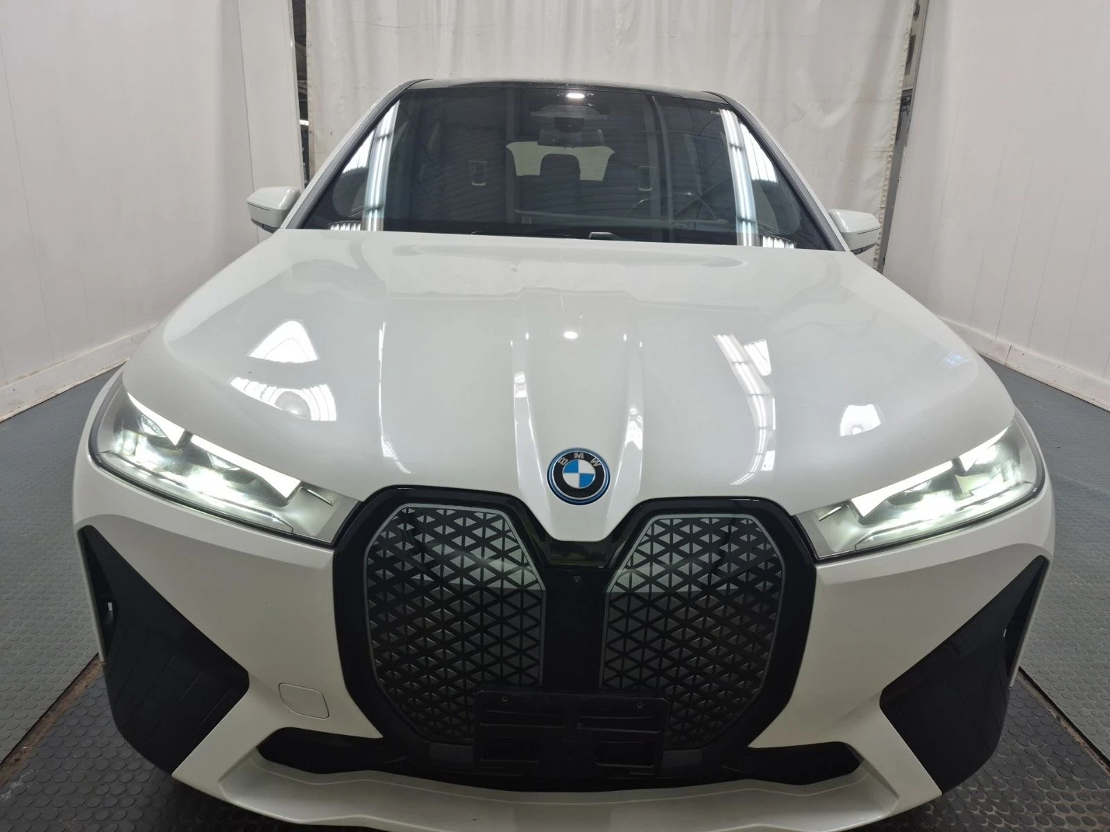 BMW iX Xdrive50* Harman/Kardon* 360View* CarPlay* Adaptiv - изображение 2