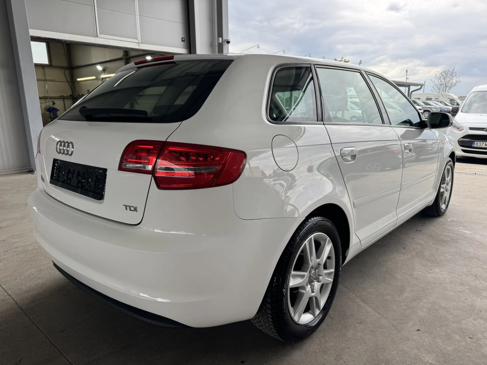 Audi A3 TDI* 90ps* ЛЕД* ПАРКТРОНИК, снимка 5 - Автомобили и джипове - 54341681