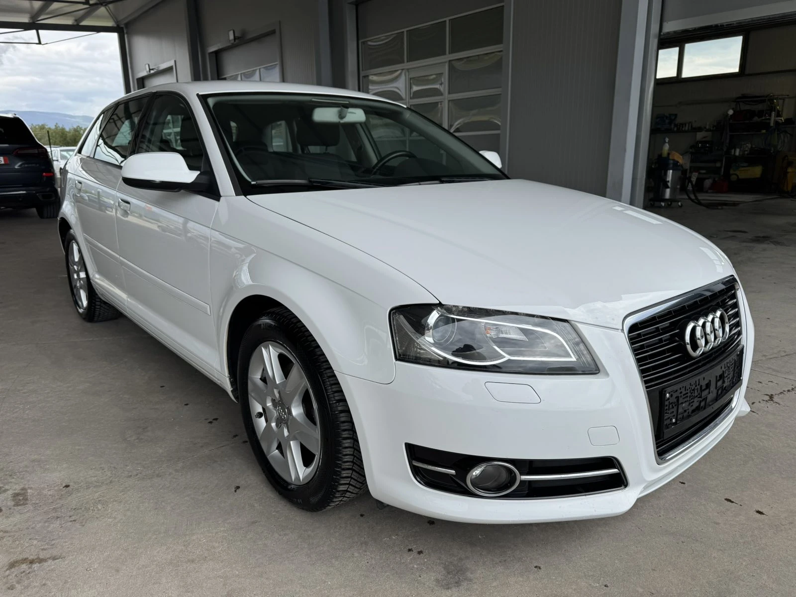 Audi A3 TDI* 90ps* ЛЕД* ПАРКТРОНИК, снимка 7 - Автомобили и джипове - 54341681