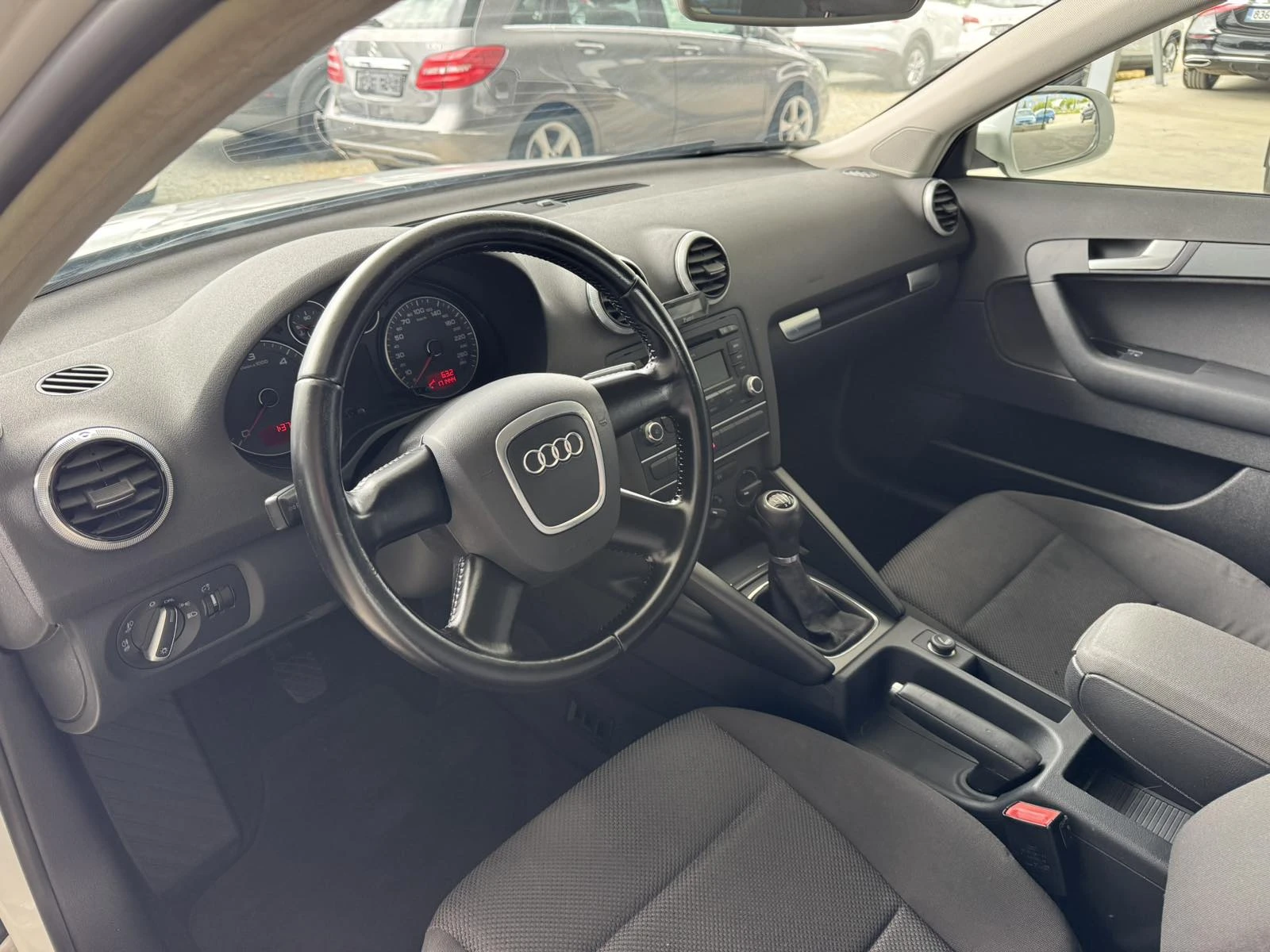 Audi A3 TDI* 90ps* ЛЕД* ПАРКТРОНИК, снимка 9 - Автомобили и джипове - 54341681