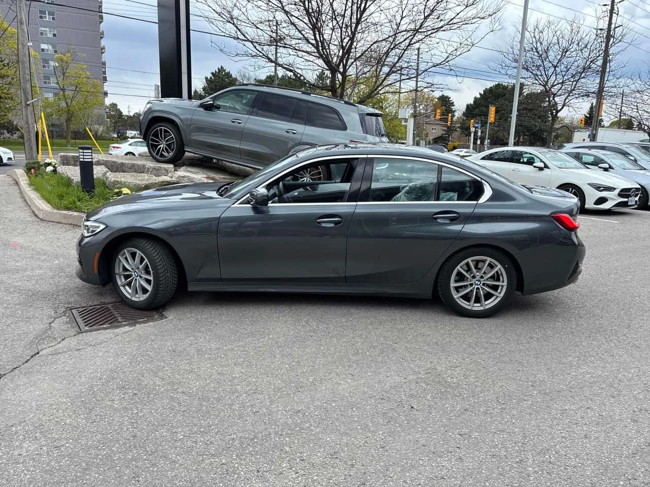 BMW 330 * xDrive * ПРЕДСТАВИТЕЛСТВО * КАМЕРА * CARPLAY, снимка 2 - Автомобили и джипове - 54480322