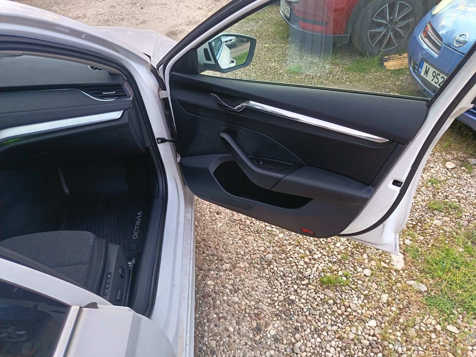 Skoda Octavia 2.0 150к.с./MatrixLed/ Virtual Cockpit/KeylessGo, снимка 14 - Автомобили и джипове - 54802587