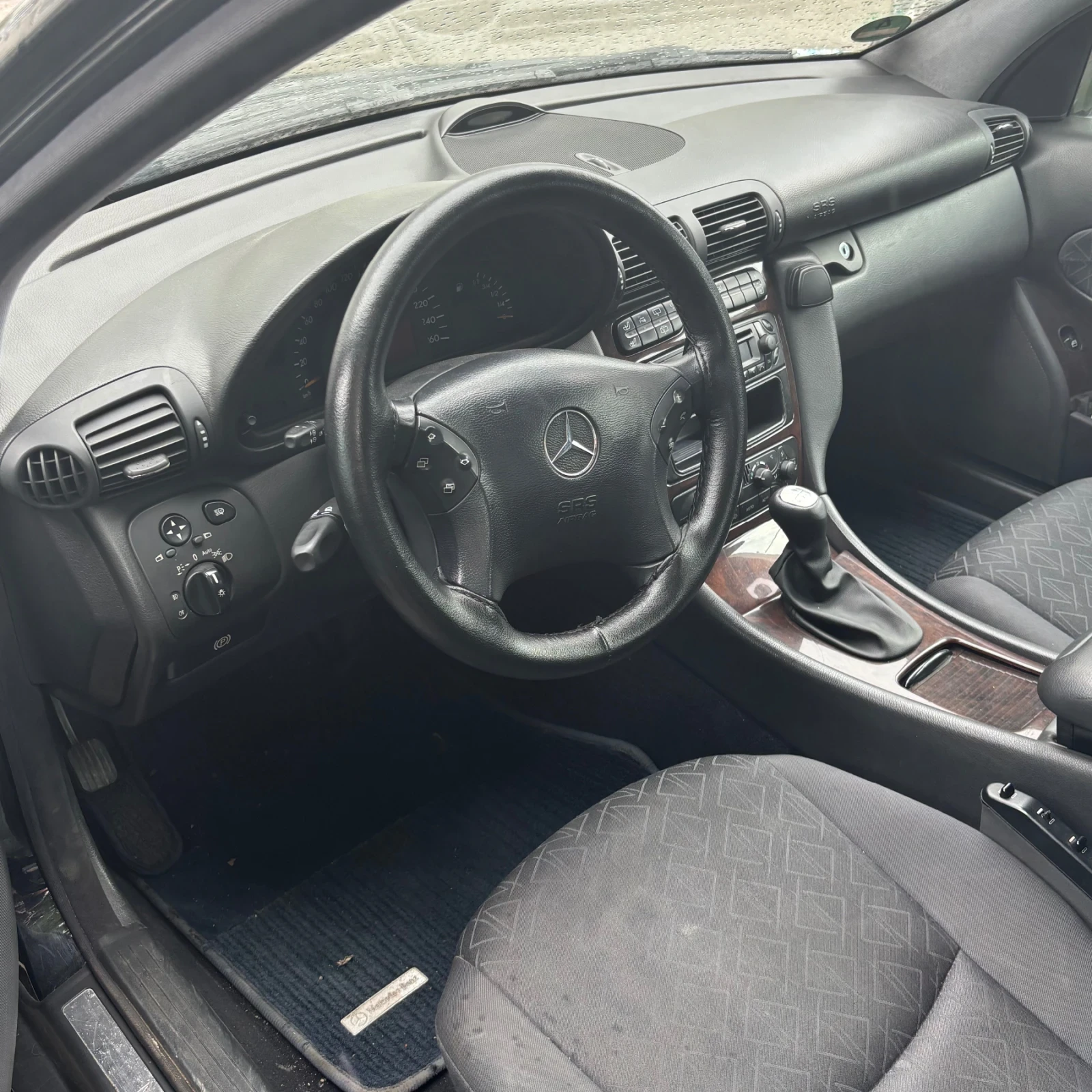 Mercedes-Benz C 220, снимка 4 - Автомобили и джипове - 54809343
