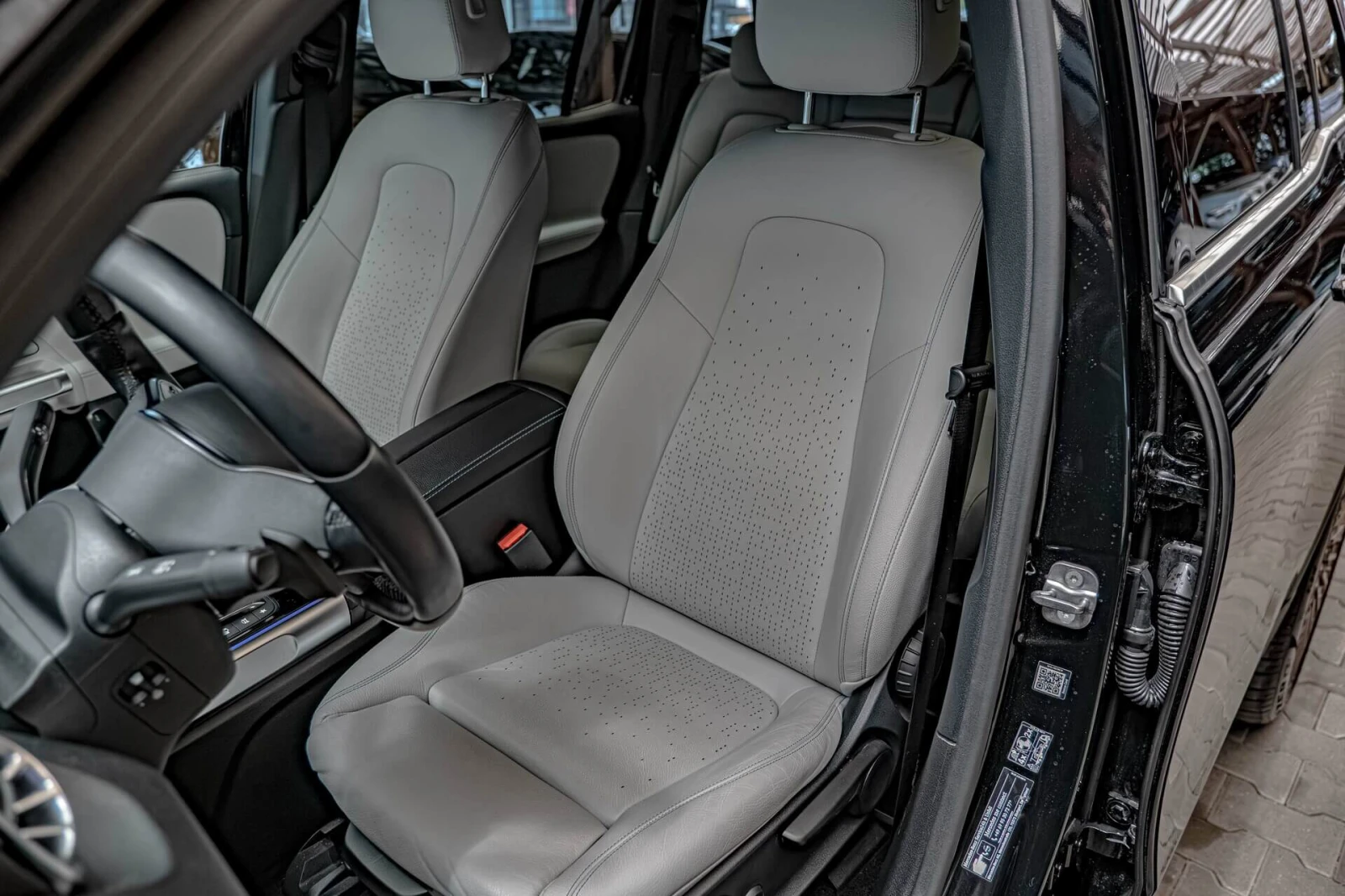 Mercedes-Benz EQB 300/4Matic/AMG/Edition/Ambient/MBUX/Камера 360, снимка 10 - Автомобили и джипове - 54839939