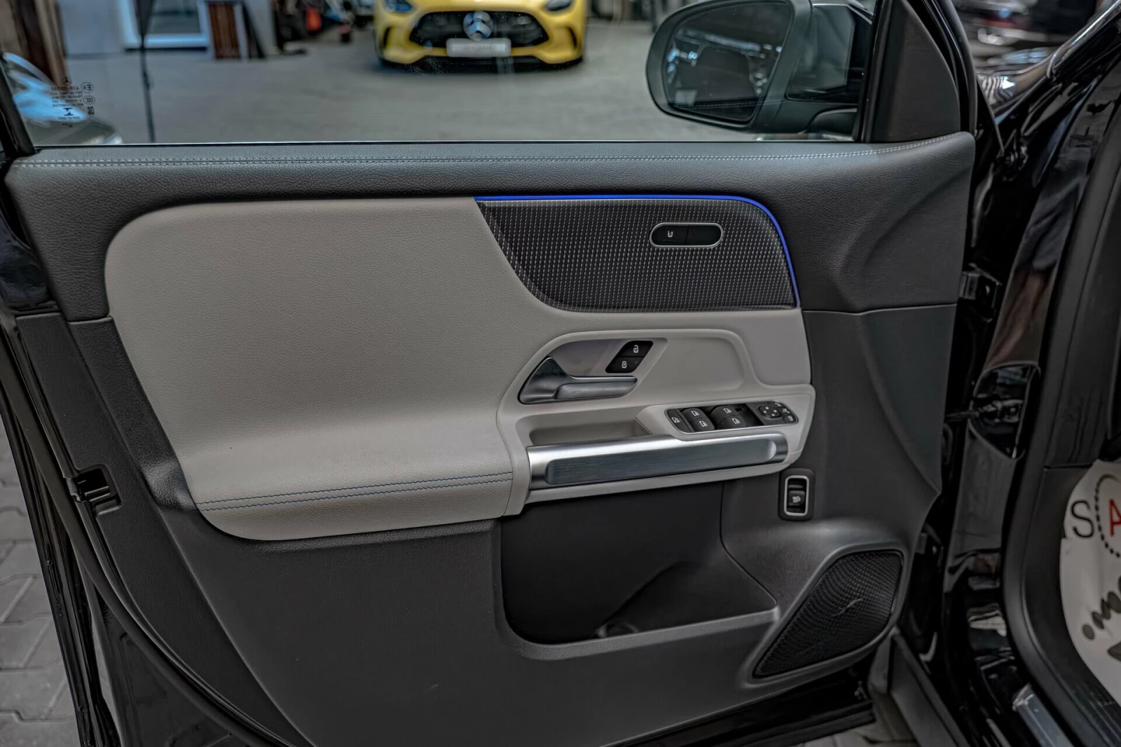 Mercedes-Benz EQB 300/4Matic/AMG/Edition/Ambient/MBUX/Камера 360, снимка 8 - Автомобили и джипове - 54839939