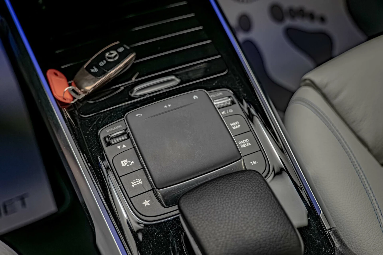 Mercedes-Benz EQB 300/4Matic/AMG/Edition/Ambient/MBUX/Камера 360, снимка 13 - Автомобили и джипове - 54839939