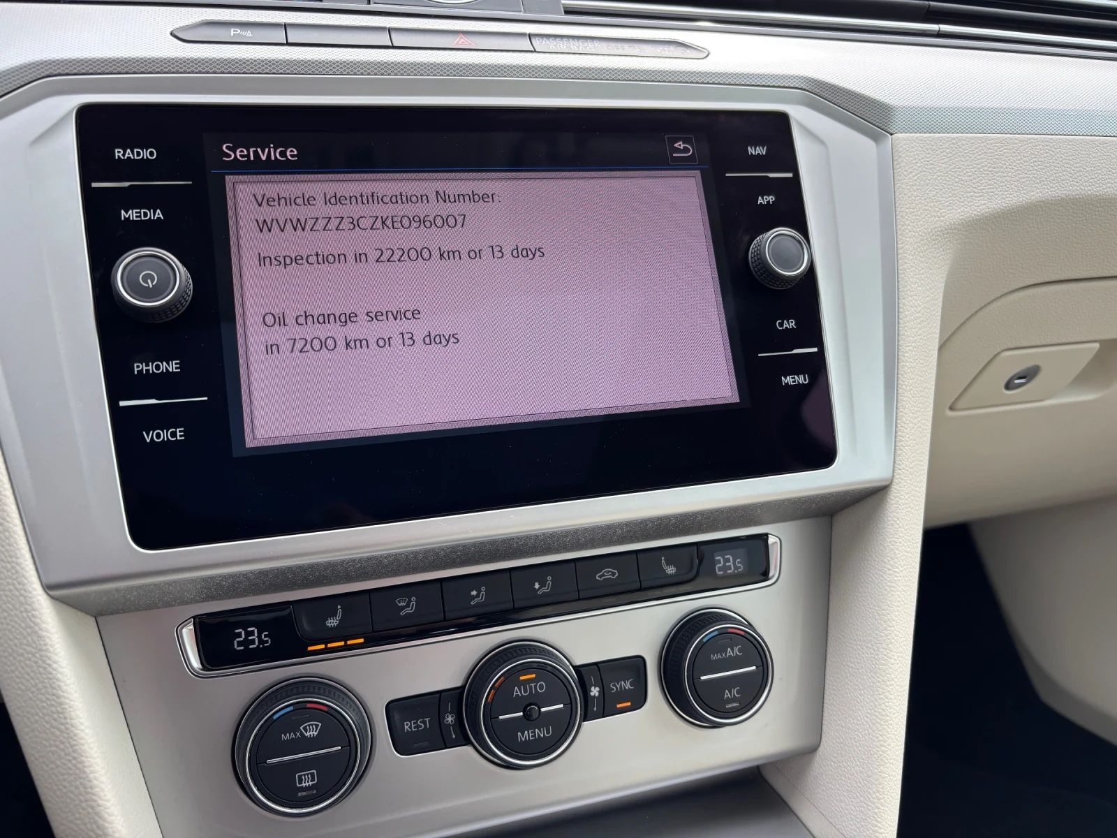 VW Passat DSG  CL   PANORAMA   ACC   LED   FSH  DAS WELTAUTO, снимка 14 - Автомобили и джипове - 55793492