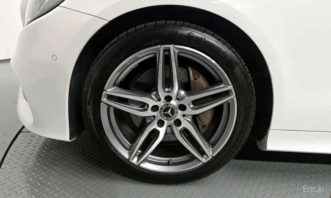 Mercedes-Benz E 220 * E220d Coupe * CARFAX * ЦЕНА ДО БГ, снимка 5 - Автомобили и джипове - 55531482