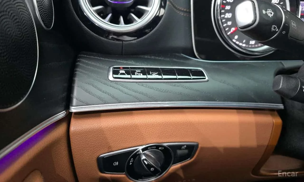 Mercedes-Benz E 220 * E220d Coupe * CARFAX * ЦЕНА ДО БГ, снимка 9 - Автомобили и джипове - 55531482