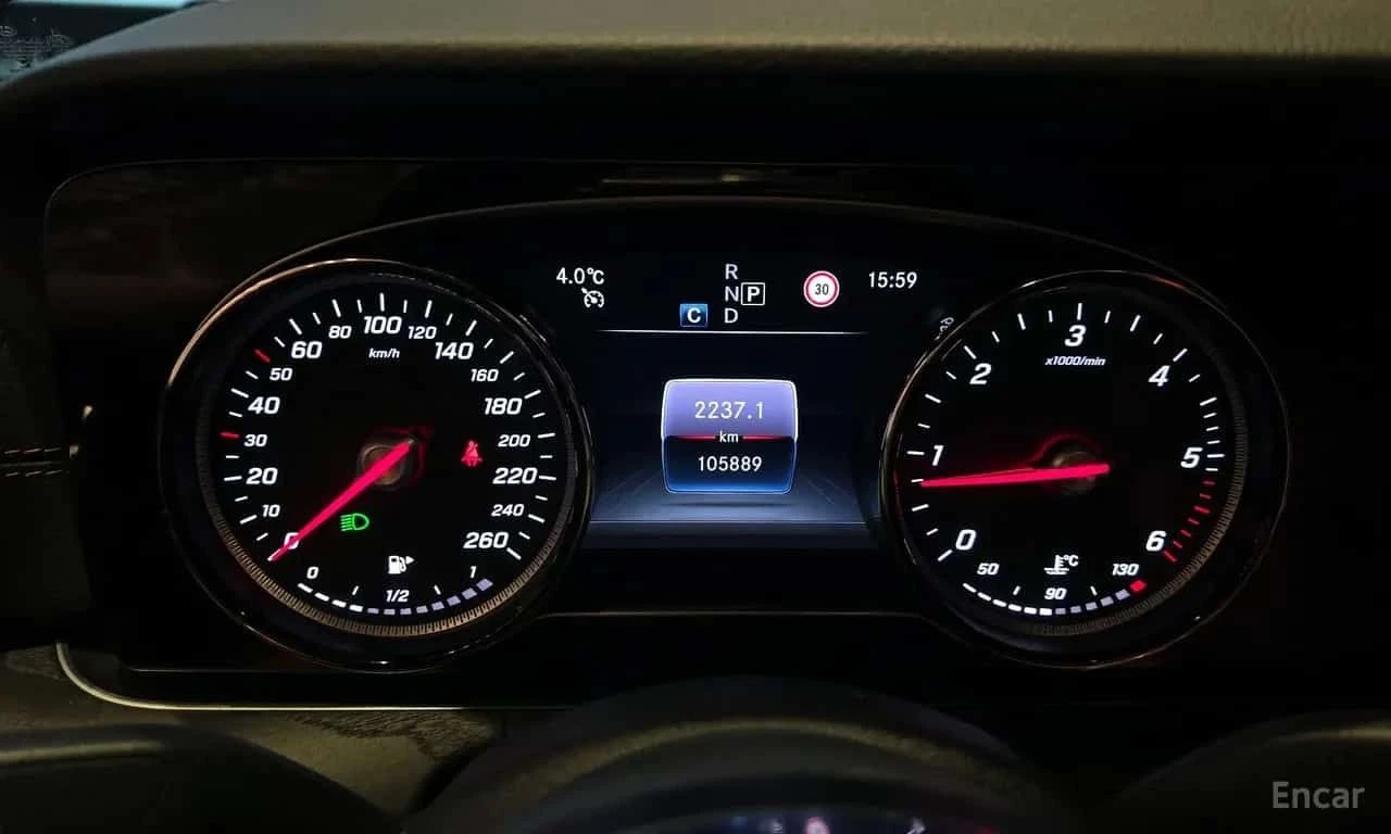 Mercedes-Benz E 220 * E220d Coupe * CARFAX * ЦЕНА ДО БГ, снимка 12 - Автомобили и джипове - 55531482