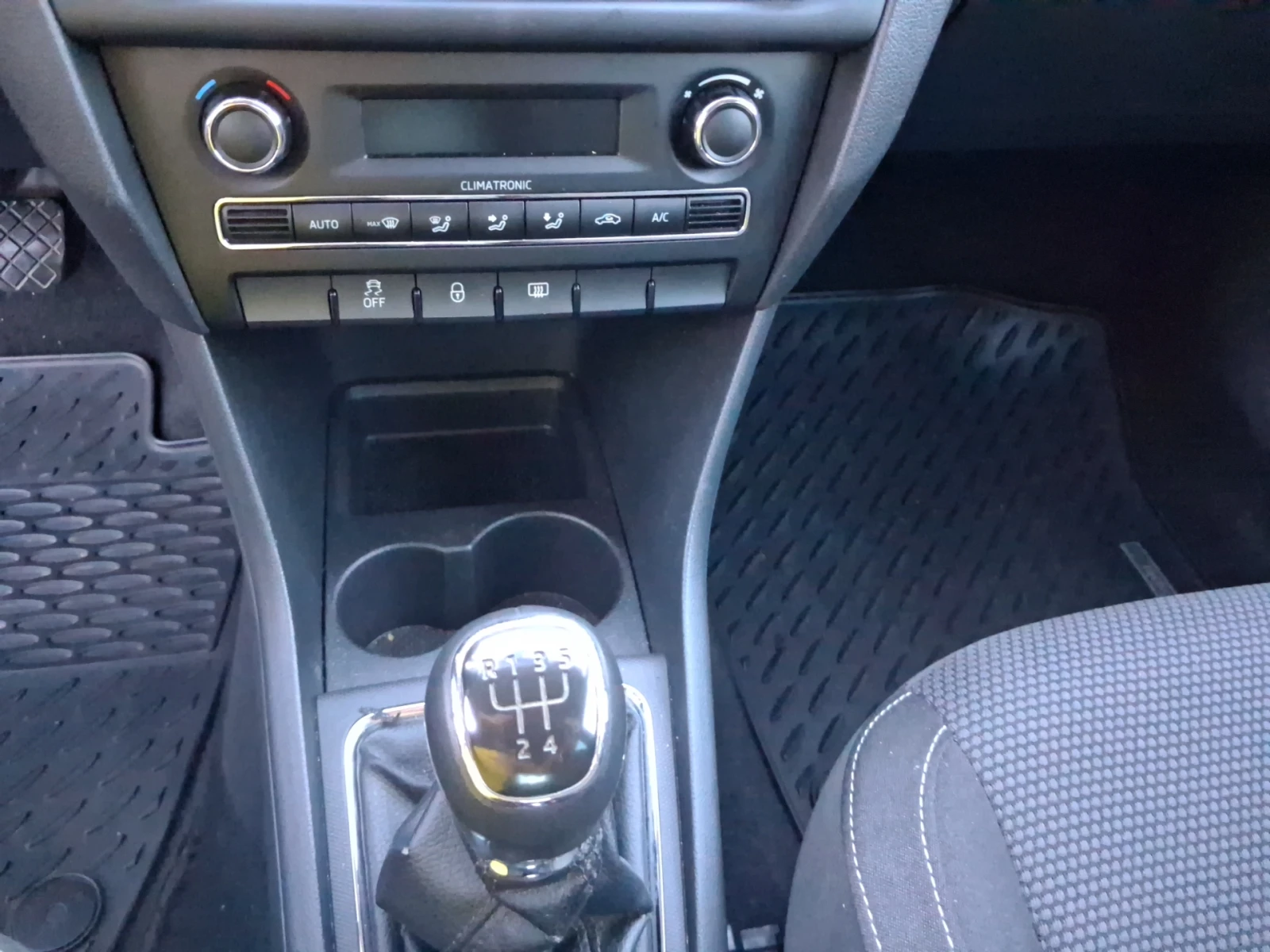 Skoda Rapid Елеганс 1, 2 MPI 12V , 75 к.с., 5М+ LPG, снимка 13 - Автомобили и джипове - 55563236