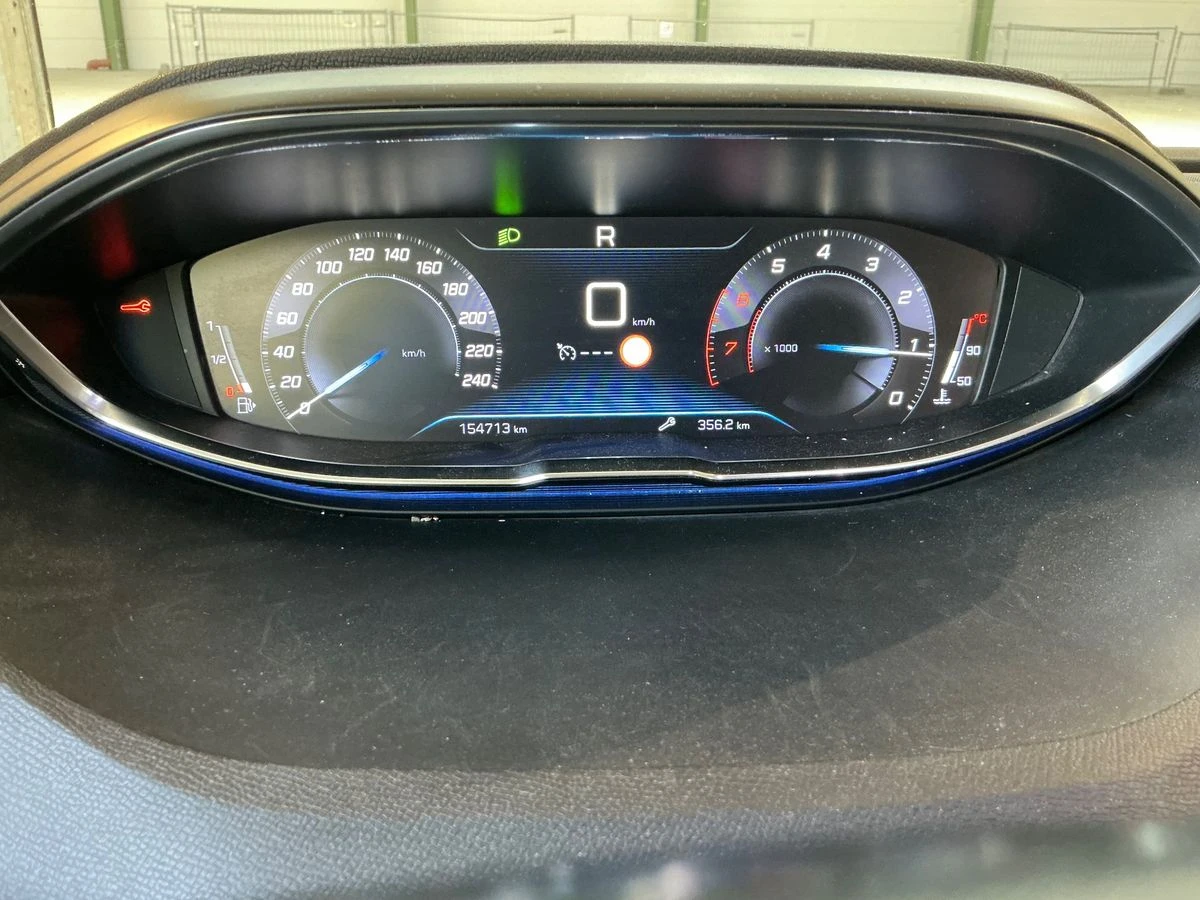 Peugeot 5008 1.2 PureTech Crossway* ВНОС САМО СРЕЩУ 30%, снимка 11 - Автомобили и джипове - 56282454