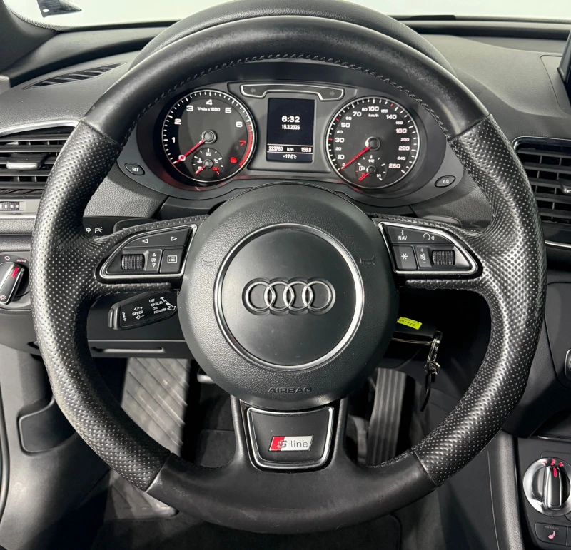 Audi Q3 Quattro* 2.0* Panorama* Подгрев, снимка 12 - Автомобили и джипове - 49546966