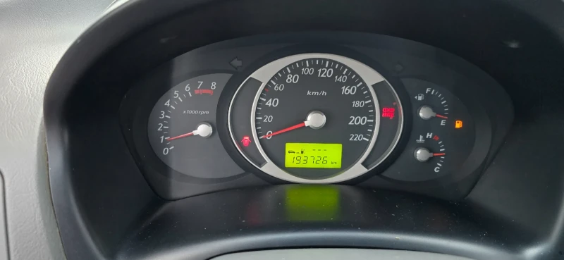 Hyundai Tucson 2.0 141hp 4x4, снимка 11 - Автомобили и джипове - 52367692