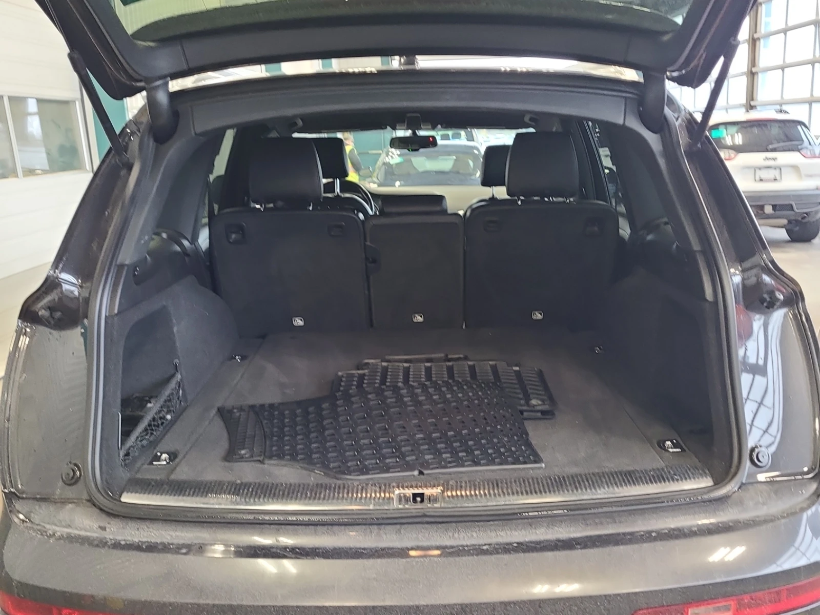 Audi Q7 3.0 TDI * CARFAX * АвтоКредит * Цена до България*  - изображение 9
