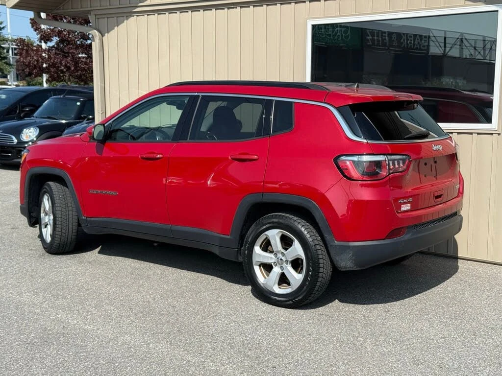 Jeep Compass * АВТО КРЕДИТ* ЦЕНА ДО БГ * СЕРВИЗНА ИСТОРИЯ *  - изображение 4