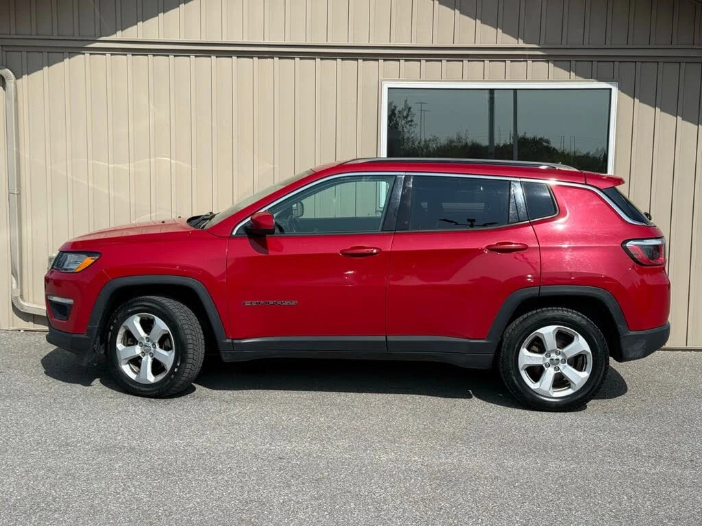 Jeep Compass * АВТО КРЕДИТ* ЦЕНА ДО БГ * СЕРВИЗНА ИСТОРИЯ *  - изображение 3