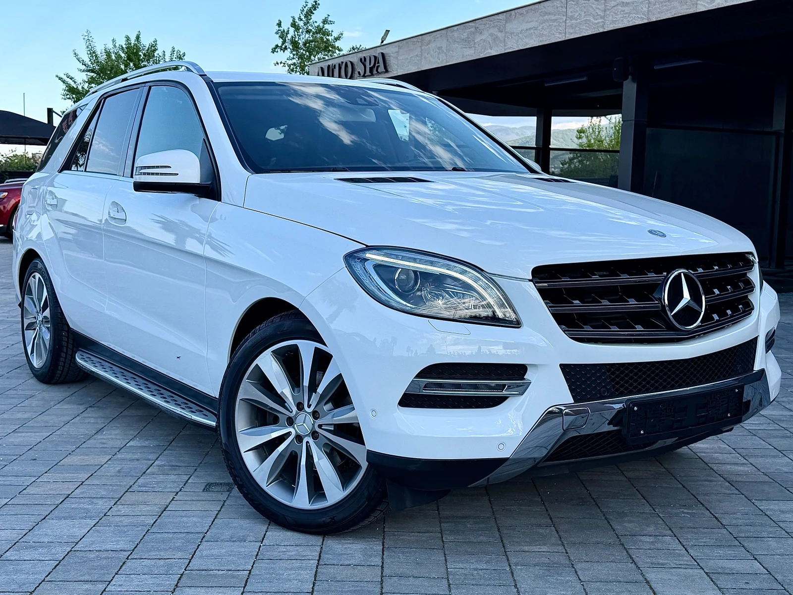 Mercedes-Benz ML 250 4-MATIC Bluetec, снимка 3 - Автомобили и джипове - 54444894