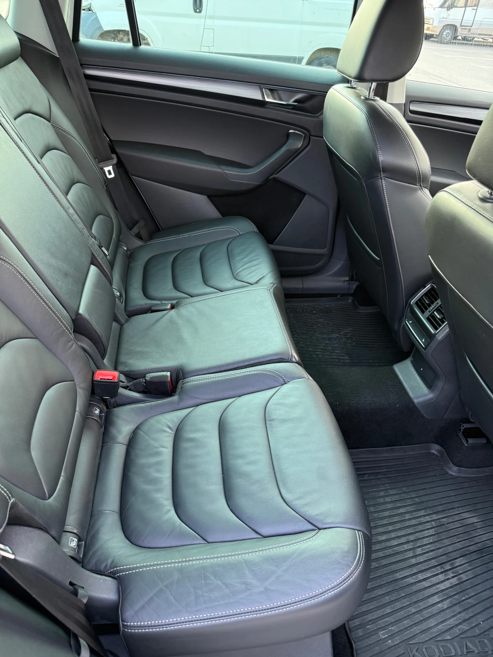 Skoda Kodiaq 2.0TDI 190hp 4x4 Кожа/Печка, снимка 6 - Автомобили и джипове - 55505774
