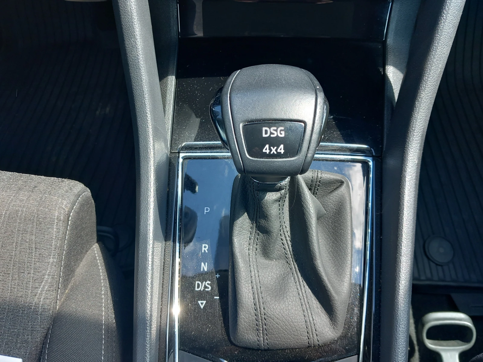 Skoda Karoq 2.0TDI/4x4/7DSG, снимка 11 - Автомобили и джипове - 54792945