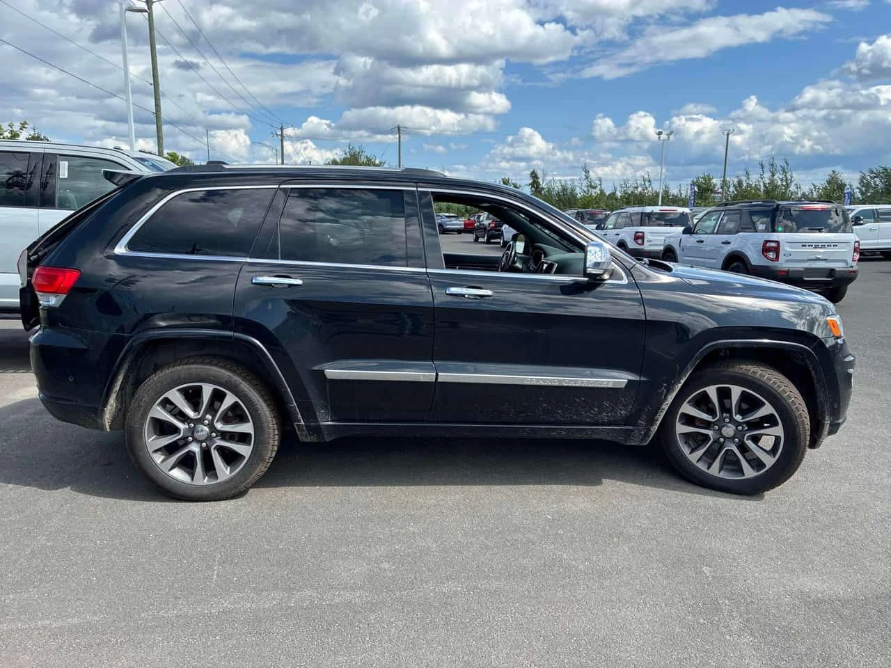 Jeep Grand cherokee * Overland * АВТОКРЕДИТ БЕЗ ПЪРВОНАЧАЛНА ВНОСКА* , снимка 3 - Автомобили и джипове - 55342771
