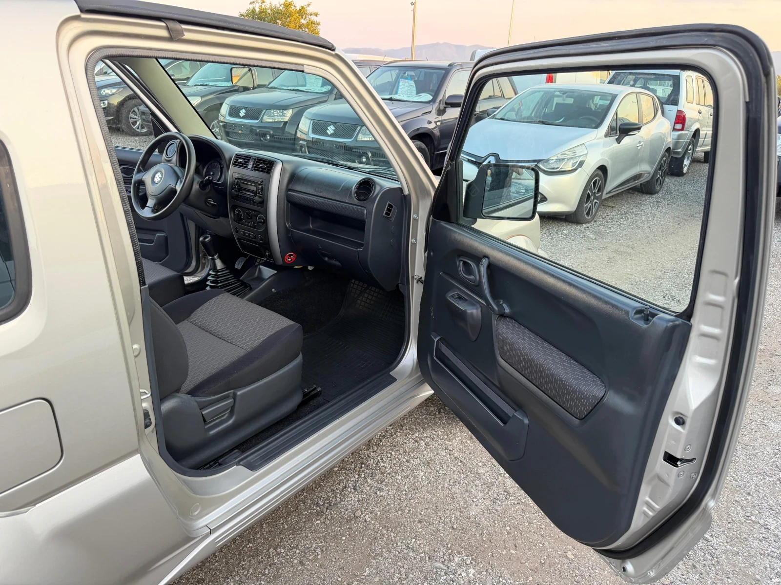 Suzuki Jimny 2009, снимка 13 - Автомобили и джипове - 55598397