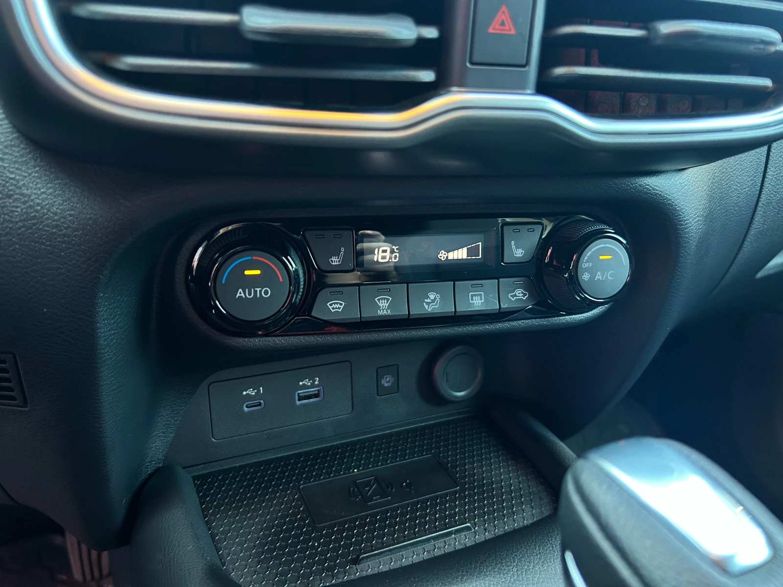 Nissan Juke 1.0 DIG-T N-Connecta 4x2 A/T, снимка 7 - Автомобили и джипове - 55610050