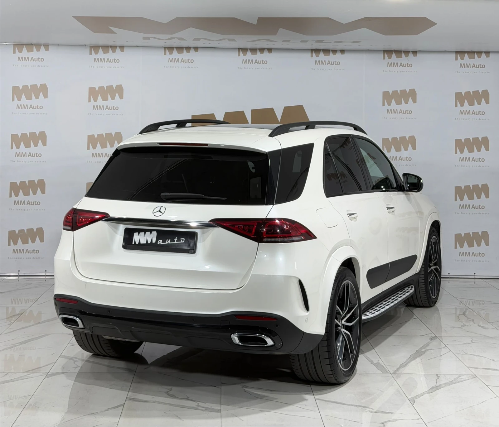 Mercedes-Benz GLE 350 d 4Matic* AMG* Burmester* Pano* Night, снимка 2 - Автомобили и джипове - 55958719