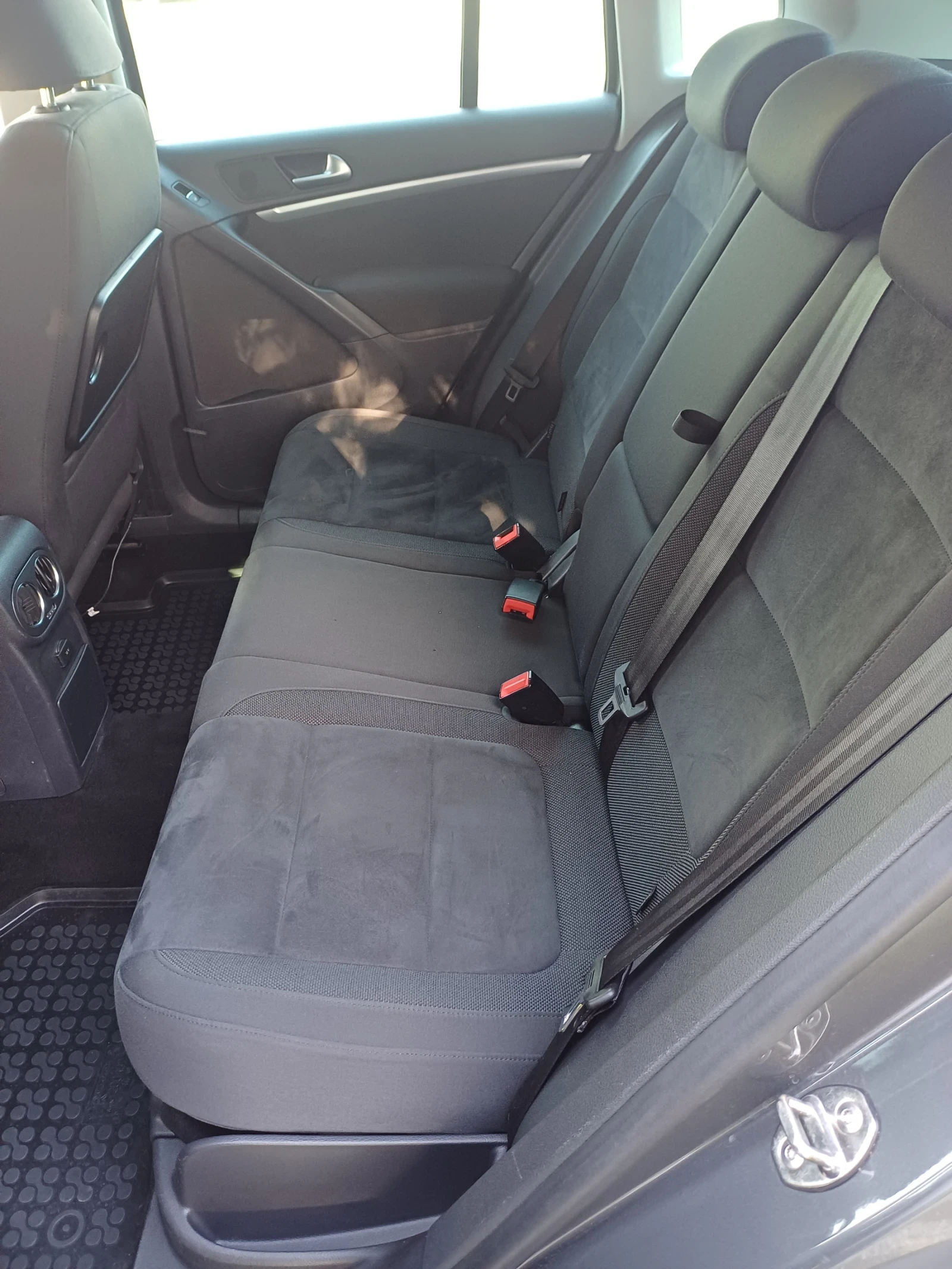 VW Tiguan, снимка 11 - Автомобили и джипове - 56329385