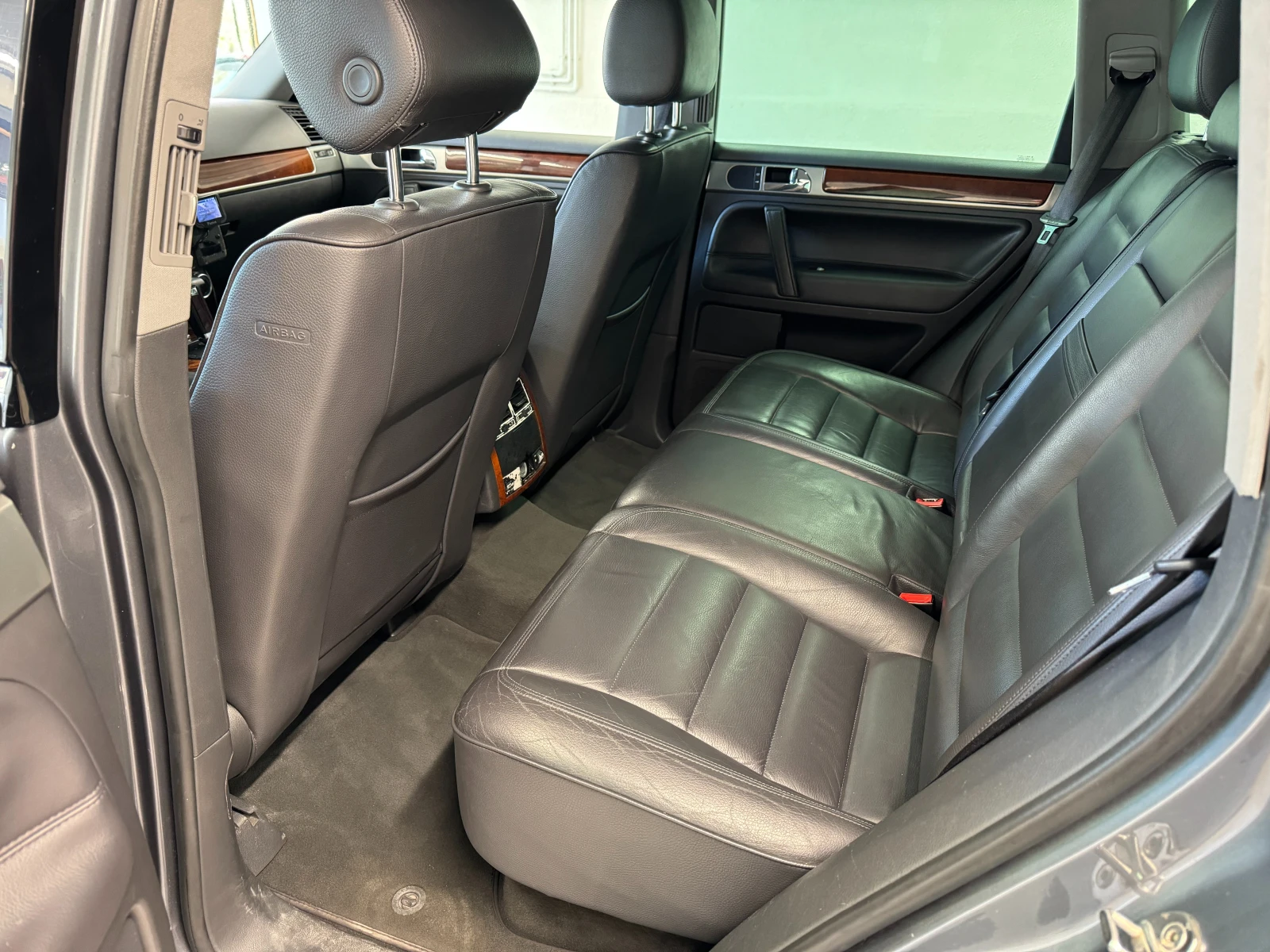 VW Touareg 4.2 V8, снимка 8 - Автомобили и джипове - 56596329