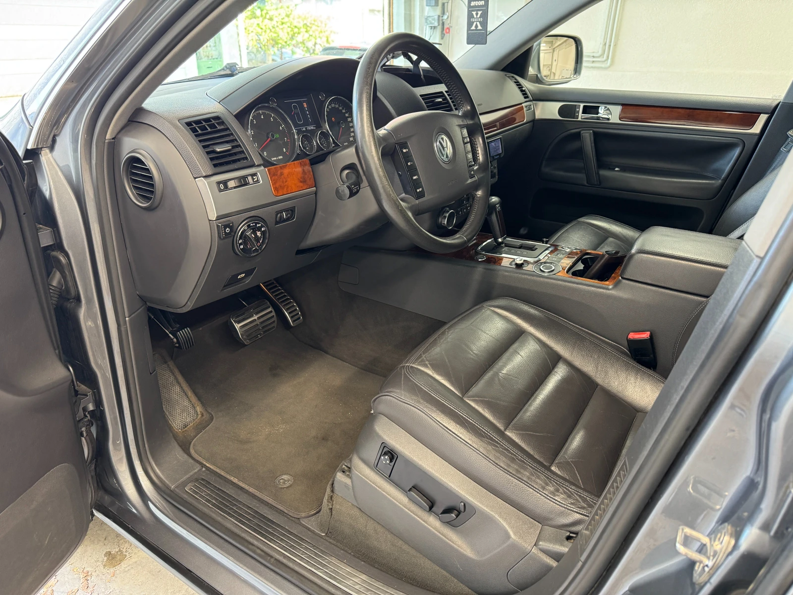 VW Touareg 4.2 V8, снимка 12 - Автомобили и джипове - 56596329