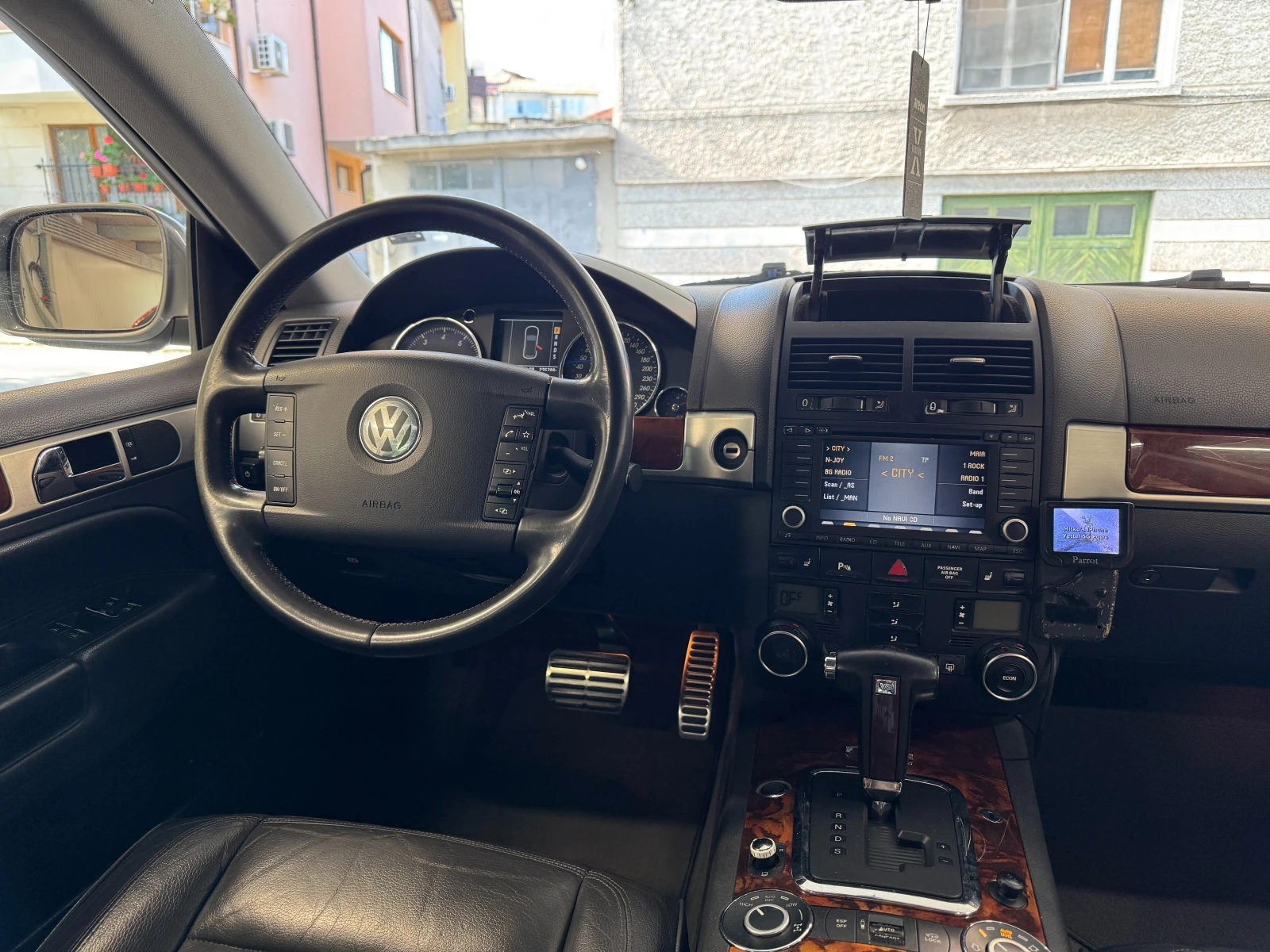 VW Touareg 4.2 V8, снимка 10 - Автомобили и джипове - 56596329