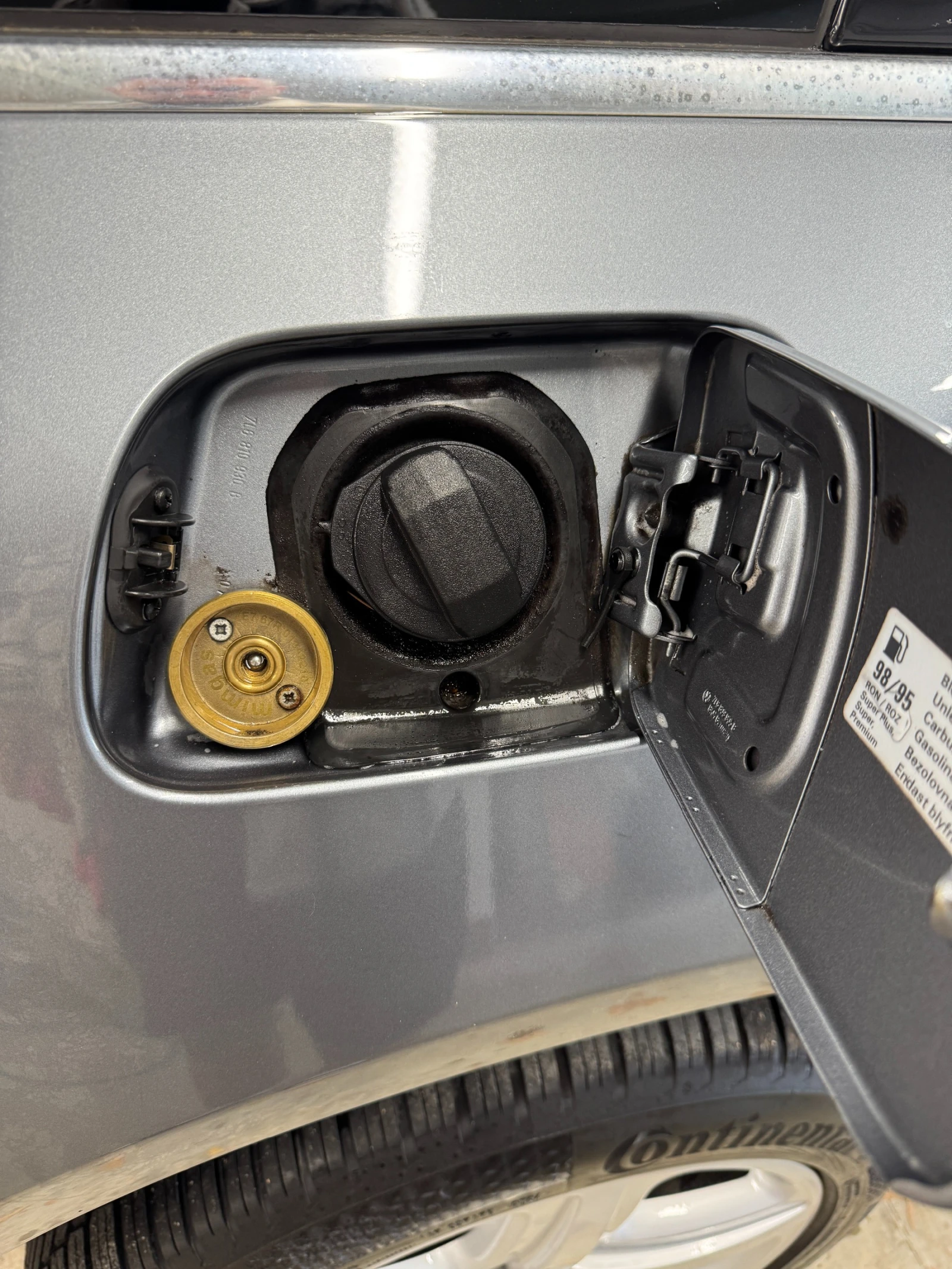 VW Touareg 4.2 V8, снимка 17 - Автомобили и джипове - 56596329