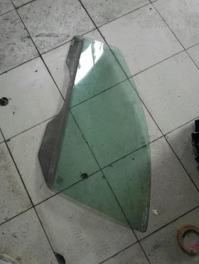 Стъкло предно ляво Форд Фокус комби 1.8тдди