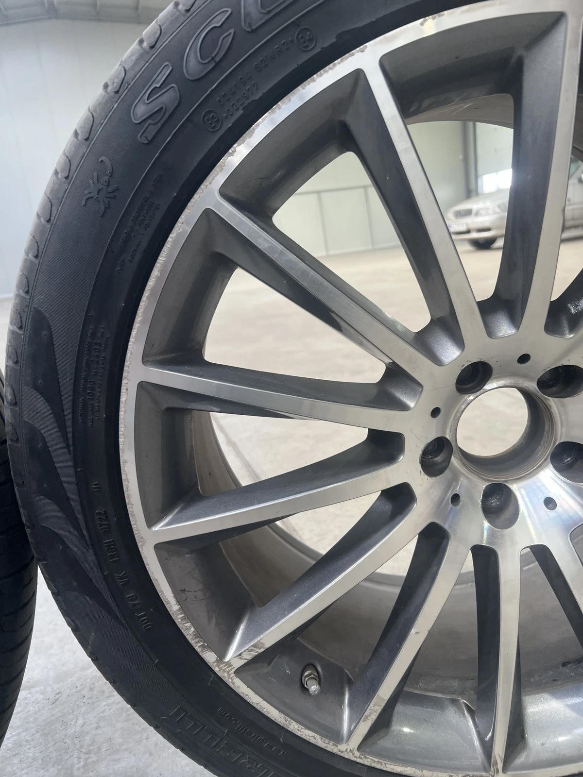 Гуми с джанти Pirelli 295/40R21, снимка 8 - Гуми и джанти - 54370254