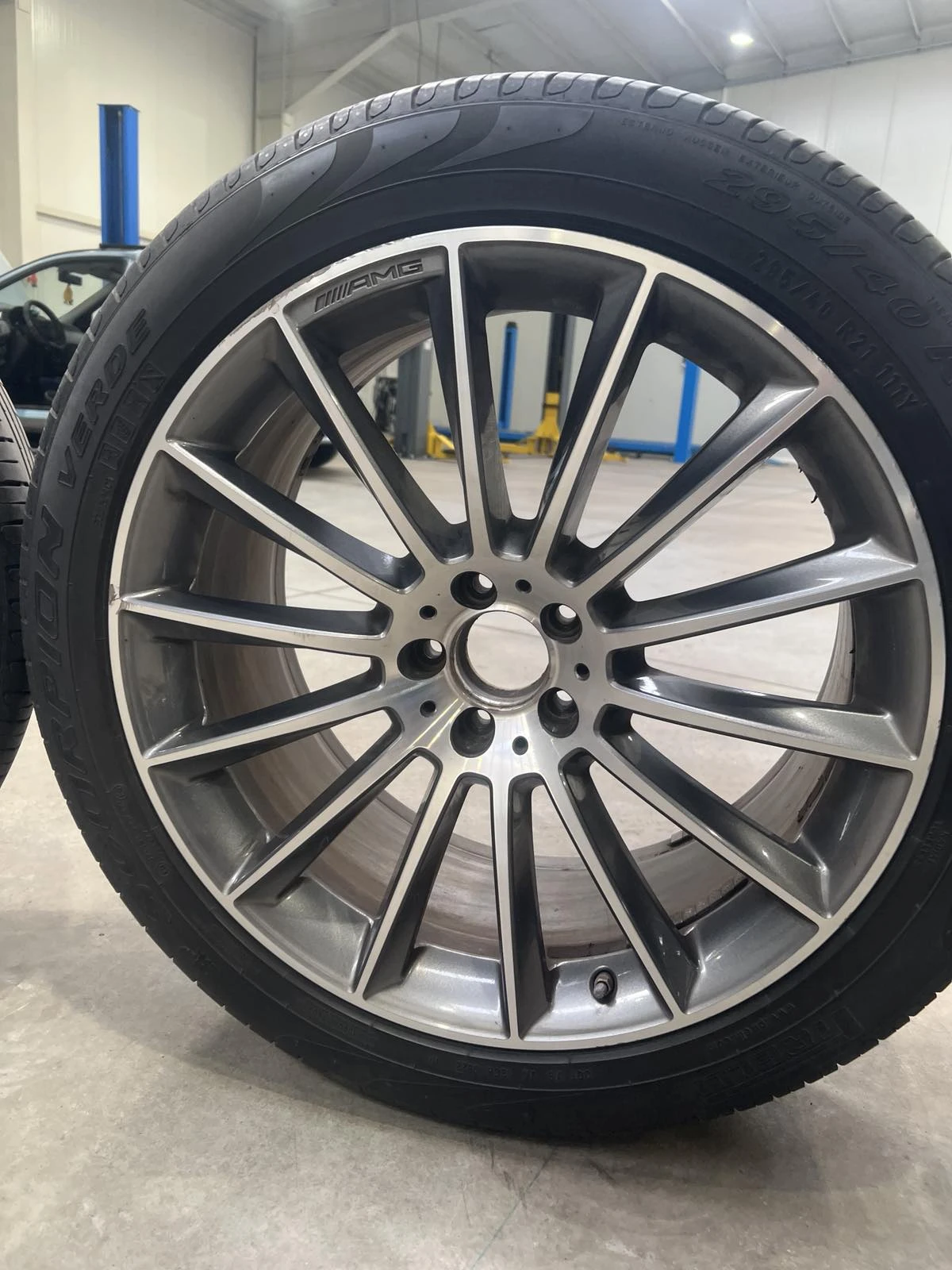 Гуми с джанти Pirelli 295/40R21, снимка 9 - Гуми и джанти - 54370254