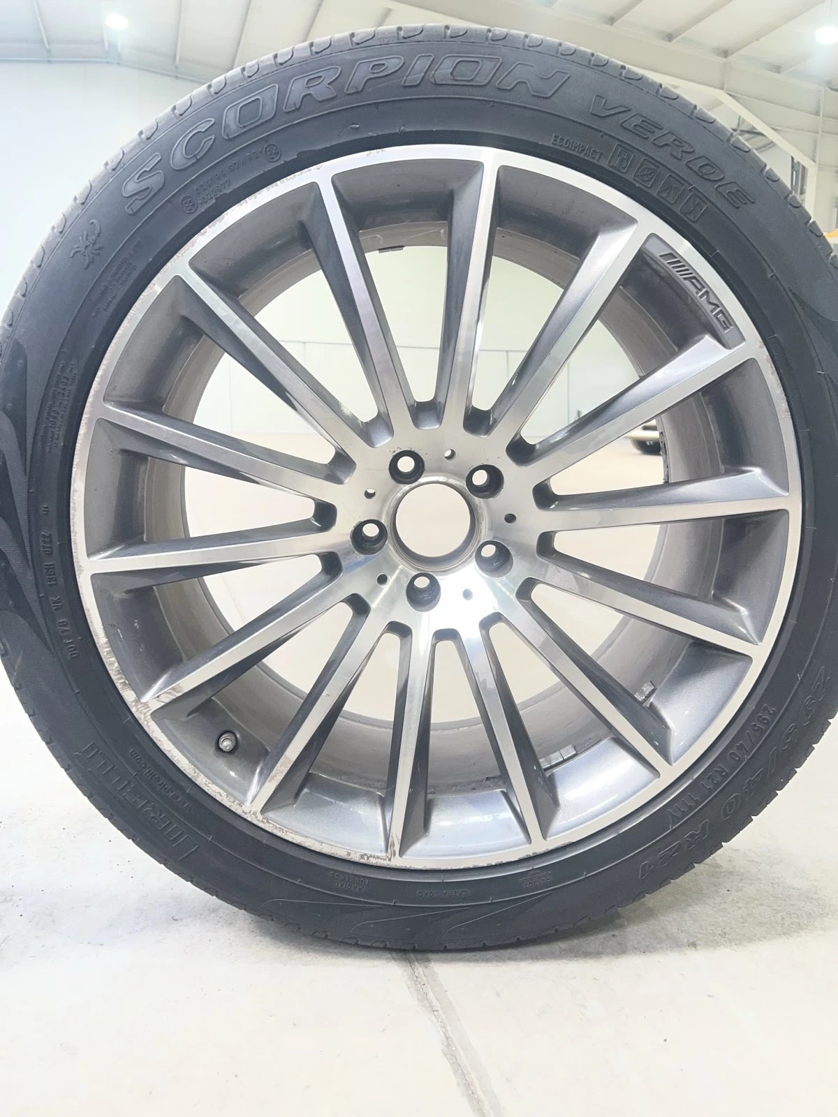Гуми с джанти Pirelli 295/40R21, снимка 11 - Гуми и джанти - 54370254