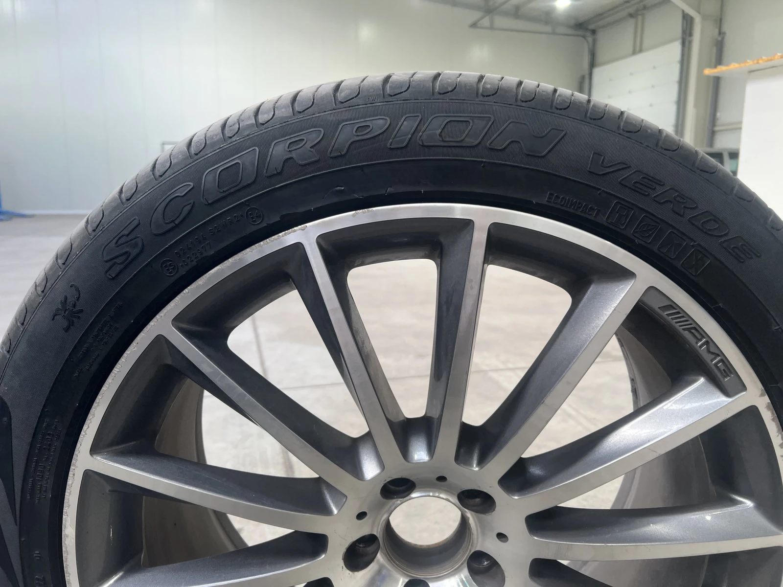 Гуми с джанти Pirelli 295/40R21