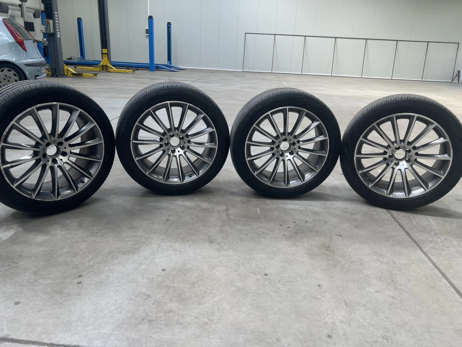 Гуми с джанти Pirelli 295/40R21, снимка 12 - Гуми и джанти - 54370254