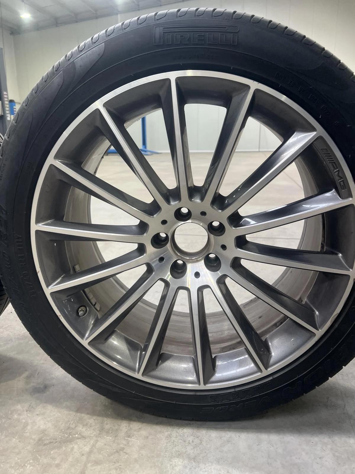 Гуми с джанти Pirelli 295/40R21, снимка 13 - Гуми и джанти - 54370254