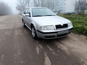 Skoda Octavia 2.0i, снимка 2 - Автомобили и джипове - 52856643