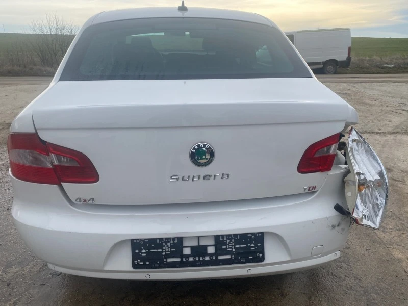 Skoda Superb 2.0 TDI 4x4, снимка 5 - Автомобили и джипове - 43525357