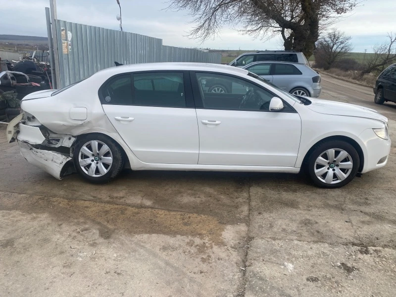 Skoda Superb 2.0 TDI 4x4, снимка 3 - Автомобили и джипове - 43525357