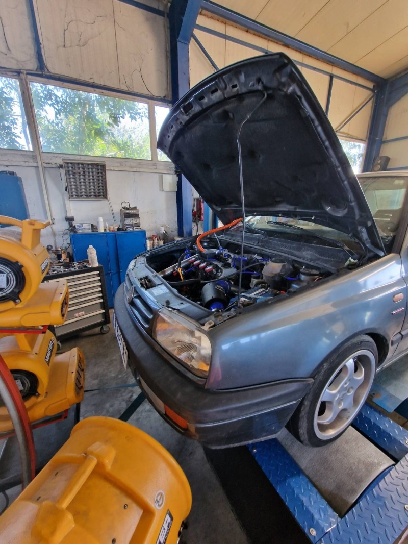 VW Vento 1.8 8v turbo, снимка 4 - Автомобили и джипове - 44822641