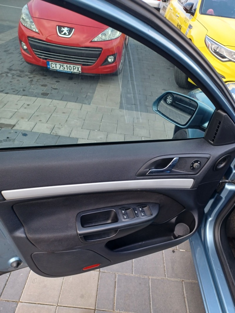 Skoda Octavia Комби, снимка 12 - Автомобили и джипове - 44935747