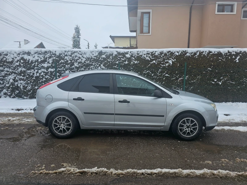 Ford Focus 1.6.Газ- инж- Гаражен , снимка 9 - Автомобили и джипове - 49166875